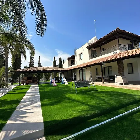 Leo's Paradise Villa Protarász