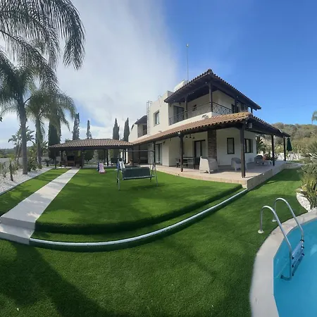 Leo's Paradise Villa