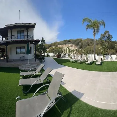 Leo's Paradise Villa