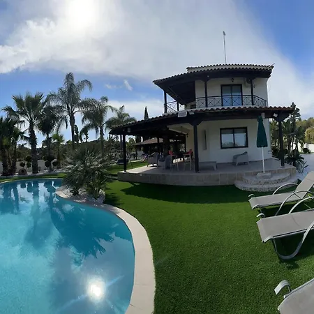 Leo's Paradise Villa *