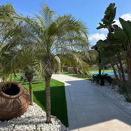 Leo's Paradise Villa