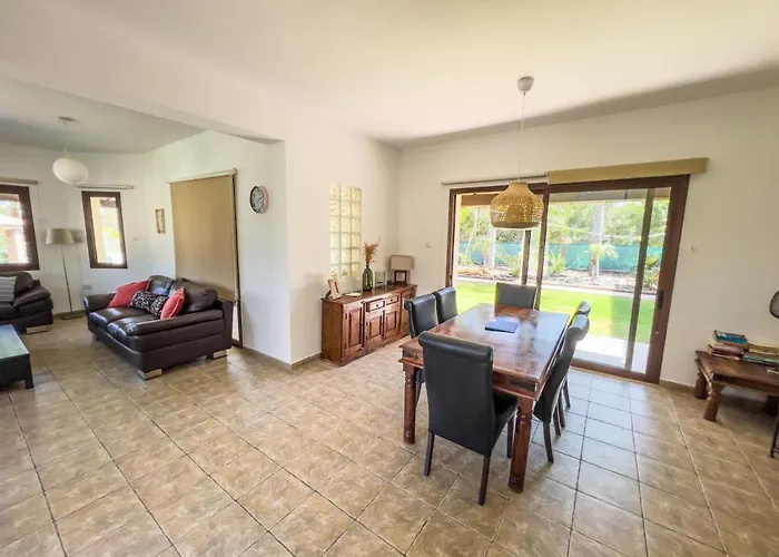 Leo's Paradise * Protaras