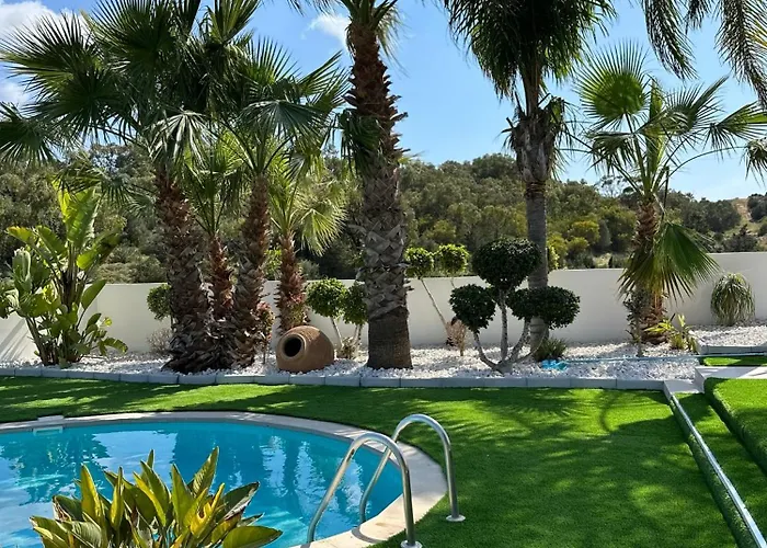 Leo's Paradise Villa *