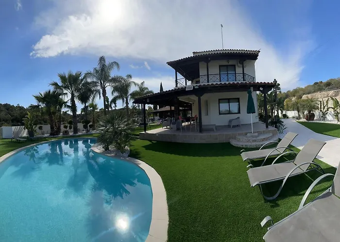 Leo's Paradise Villa *