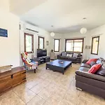 Leo's Paradise Villa