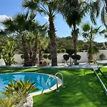 Leo's Paradise Villa *